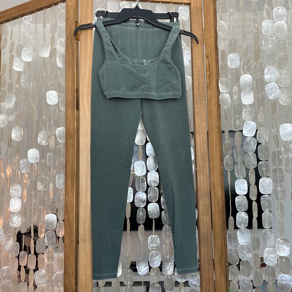 Skims leggings and bra set